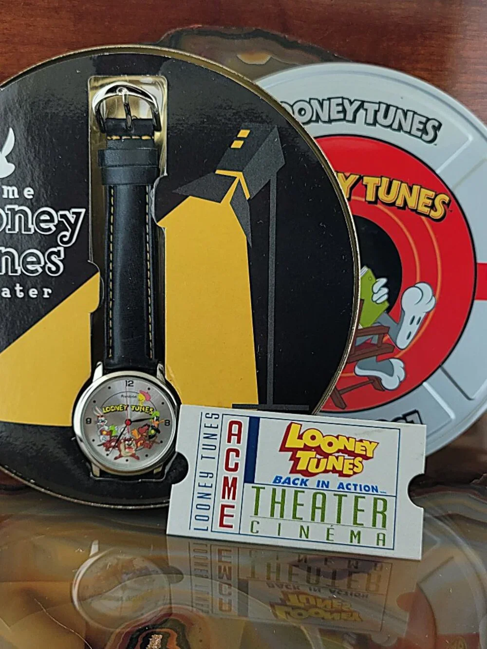 New 2003 Looney Tunes Watch Bugs Bunny Taz Tweety & Daffy Duck